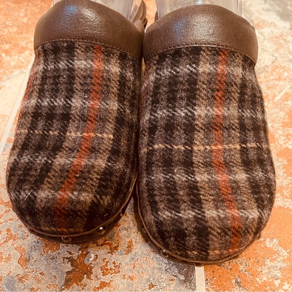 🎁Fabulous Sofft Plaid Woolen Clogs! - Picture 3 of 16